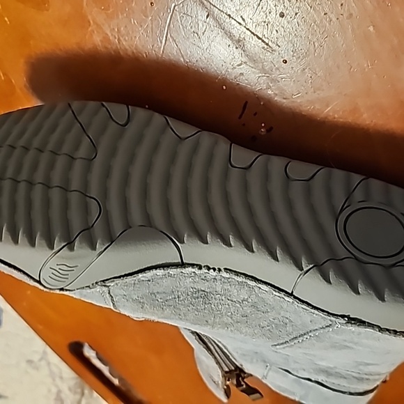 Size 8.5 Dbeck shoes/boots - Picture 5 of 6